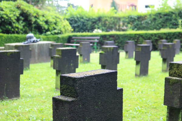 Kreuze auf einem Friedhof - Link zu: Wo sind wir tätig?